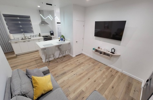 West Hills Casa | New private 1 bedroom Guest House