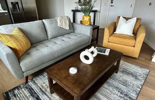 Point Loma Heights Apartamento | New, private, beautifully furnished, king bed w/ parking & workspace, by beach