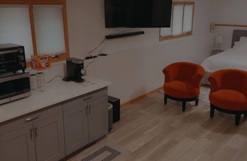Forestview Apartamento | NEW! Private Guest Suite 5 min from MDW Airport!