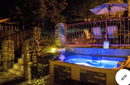 Fish Camp Casa | Acogedora cabaña Yosemite en los pinos, con bañera de hidromasaje.