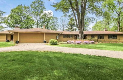 Lake Leelanau Casa | NEW Private Lake Michigan beach house on Good Harbor Bay, minutes from Leland!