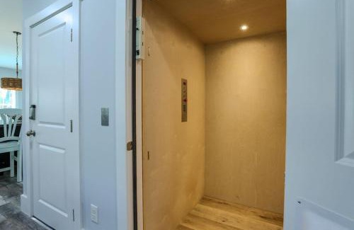 North Forest Beach Casa | New Private Luxury Home 7 BR 6 BA 2 HB pool-WATERFALL / spa 4 min walk to beach.