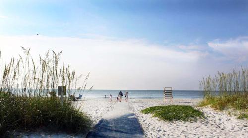 North Forest Beach Casa | New Private Luxury Home 7 BR 6 BA 2 HB pool-WATERFALL / spa 4 min walk to beach.