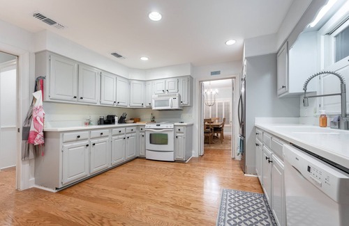 King City Casa | New! Private Pool! Walk to Village & Ocean
