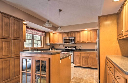 Hackensack Casa | NEW! Quaint Farmhouse w/ Deck, Fire Pit & Grill!