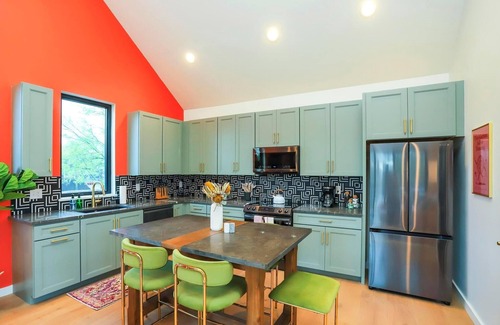 Hillsboro Village Casa | Livin' Luxe on Music Row | Rooftop Hot Tub + Walk to Cafes