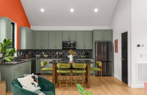 Hillsboro Village Casa | Livin' Luxe on Music Row | Rooftop Hot Tub + Walk to Cafes