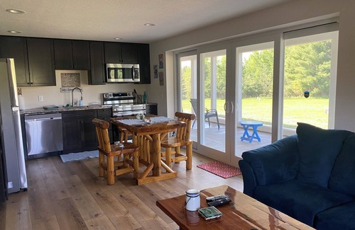 Mikana Apartamento | New! Quiet, Country apartment. Birchwood, Hayward, Rice Lake & the Blue Hills!