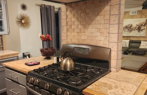 Morrison - Eldridge Park Casa | NEW Quiet Nama Stay Zen Retreat Close to Everything!