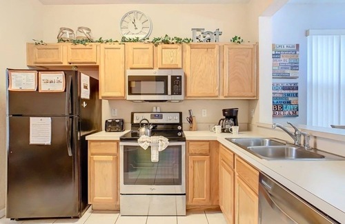Kissimmee Casa | NEW! Regal Oaks Getaway: 4BR Home Close to Disney & Old Town