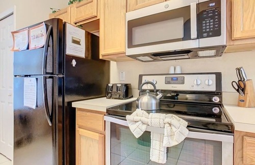 Kissimmee Casa | NEW! Regal Oaks Getaway: 4BR Home Close to Disney & Old Town