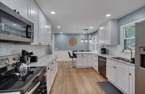 North Raleigh Casa | NEW! Relaxing Retreat Near North Hills & Downtown