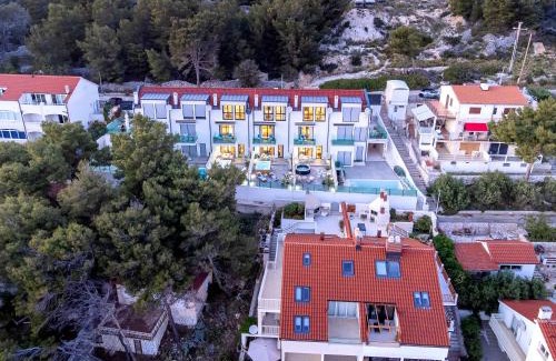 Krizni rat Apartamento | NEW! ReLux - ZF Hvar
