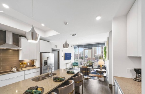 Second Ward Apartamento | NEW Reluxme | High-Rise Escape 2BD w/ King Top Amenities🏙️