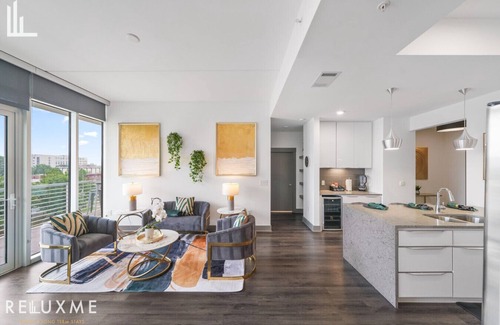 Second Ward Apartamento | NEW Reluxme | High-Rise Escape 2BD w/ King Top Amenities🏙️