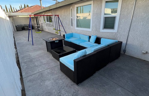 Victorville Casa | New remodel Modern Entertainment house