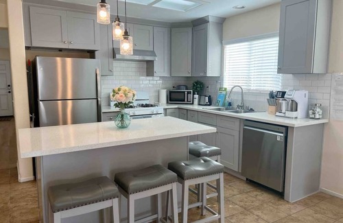 Victorville Casa | New Remodel Modern Heartwarming House