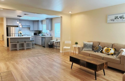 Victorville Casa | New Remodel Modern Heartwarming House