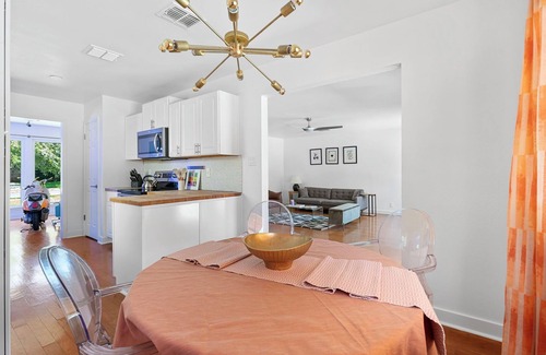Springwoods Casa | New Remodeled 4BR - Pool+Jacuzzi+PoolTable+Karaoke Stage+Arcades near Domain