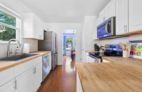 Springwoods Casa | New Remodeled 4BR - Pool+Jacuzzi+PoolTable+Karaoke Stage+Arcades near Domain
