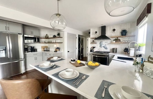 Tully Casa | NEW!!! Remodeled 5BR/3.5BA Lake House!!