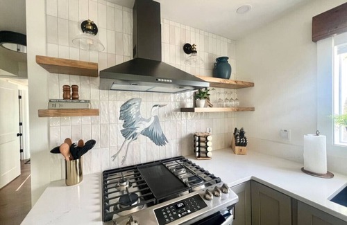 Tully Casa | NEW!!! Remodeled 5BR/3.5BA Lake House!!