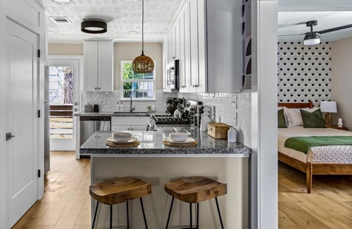 South Central Houston Casa | NEW- Remodeled/Chic/Downtown/MedCenter/Conference