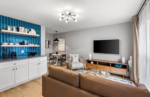 Washington Ave./ Memorial Park Casa | NEW Remodeled Heights Luxury/High End/King Bed/Walk to Trail/Nespresso
