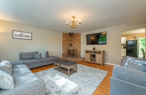 Woodfin Casa | New remodeled home set in the woods 15 mins from downtown Asheville
