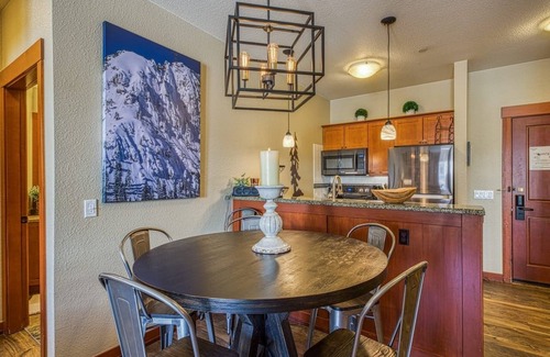 Olympic Valley Condominio | New Remodeled Squaw Valley Condo with Great View