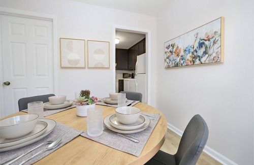 Durham Casa | *New & Renovated* Modern Retreat 2 mi from Duke