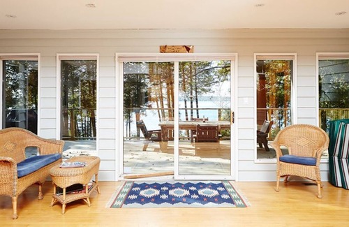Oro-Medonte Cabaña | New Renovated Waterfront Cottage Orillia 1hr from GTA -Summer 2023 Availability!