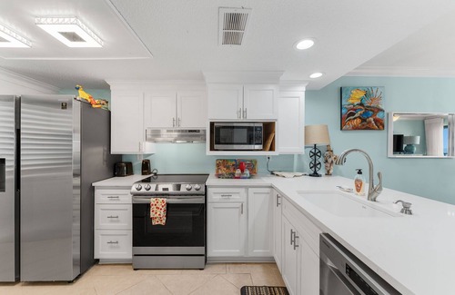 Upper Grand Lagoon Condominio | New Renovation, Gulf Front, Commodore 25+