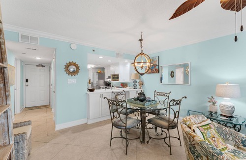 Upper Grand Lagoon Condominio | New Renovation, Gulf Front, Commodore 25+