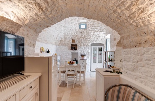 Castellana Grotte Villa | New renovation Luxury Trulli ERICLA Resort with infinity pool and olive trees