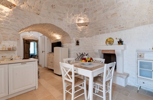 Castellana Grotte Villa | New renovation Luxury Trulli ERICLA Resort with infinity pool and olive trees