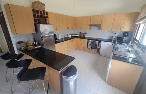 Kouklia Casa | *New rental for 2024* Secret Valley Kouklia villa with wifi, air con, TV & pool.