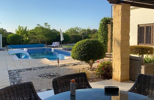 Kouklia Casa | *New rental for 2024* Secret Valley Kouklia villa with wifi, air con, TV & pool.