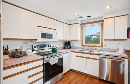 Whalehead Beach Casa | New Reservations for Aug/Sept Enjoy dinner on us with $100 gift certificate delivered to your hom...