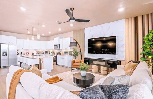 Four Corners Casa | New Resort, Private Pool & Spa, Outdoor Theater, Game Room, Minutes to Disney Wo