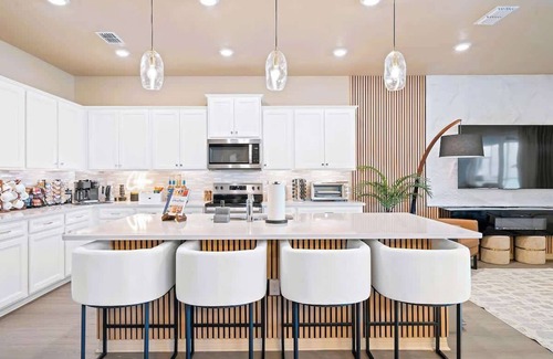 Four Corners Casa | New Resort, Private Pool & Spa, Outdoor Theater, Game Room, Minutes to Disney Wo