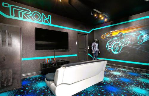 Four Corners Casa | New Resort Private Pool & Spa Outdoor Theater Game Room Minutes to Disney World