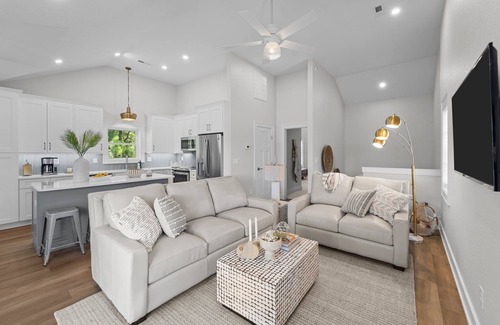 Nags Head Cabaña | NEW Retreat with Pool, Hot Tub, and Premium Amenities! NEXT to 'Park and Paddle'