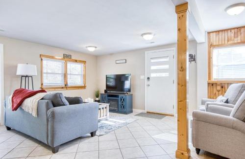 Belspring Casa | New River 3BR - Fishing, Hot Tub and VT Game Weekends