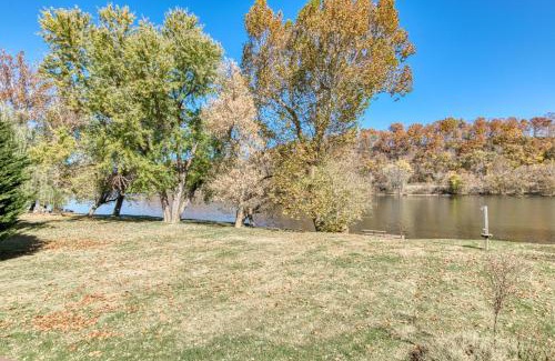 Belspring Casa | New River 3BR - Fishing, Hot Tub and VT Game Weekends