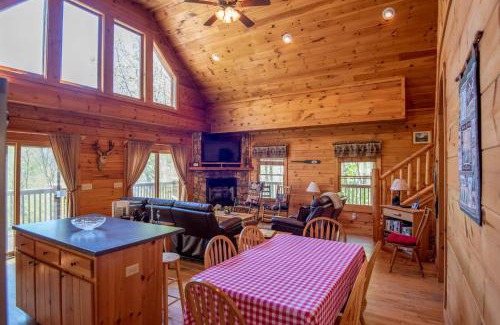 Todd Casa | New River Front Log Cabin- 30 Mins to Skiing, Fire Pit, Dogs OK
