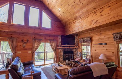 Todd Casa | New River Front Log Cabin- 30 Mins to Skiing, Fire Pit, Dogs OK