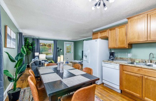 Summerlee Cabina | New River Gorge Cottage w/ Fire Pit, Grill & Hot Tub