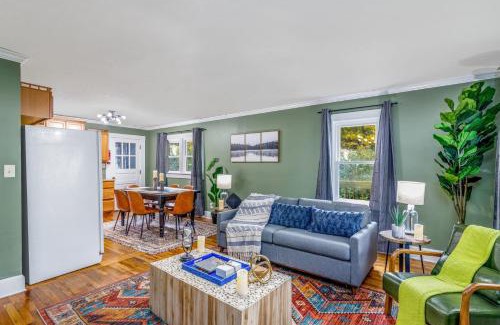 Summerlee Casa | New River Gorge Cottage w Hot Tub, Fire Pit, Grill