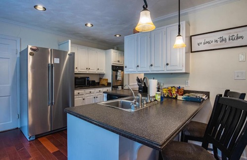 Summerlee Casa | New River Gorge Oasis-Hot Tub, Fire pit andGood Vibes